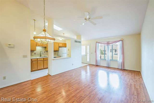 62360 Arlington Circle 2, South Lyon, MI 48178