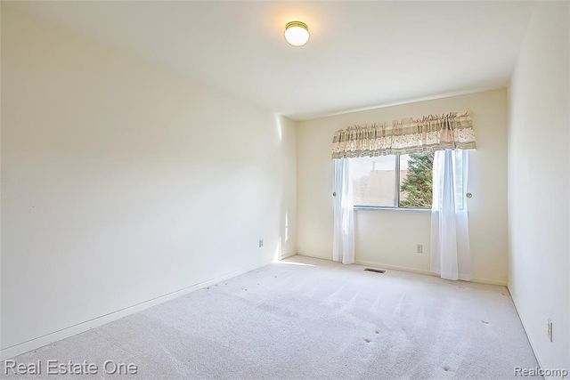 62360 Arlington Circle 2, South Lyon, MI 48178