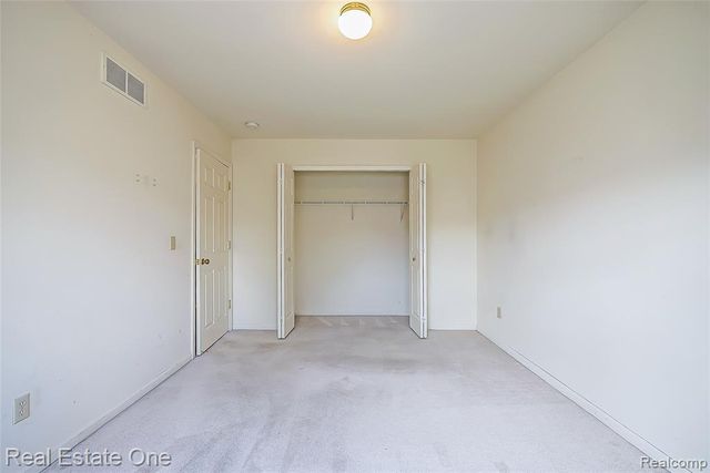 62360 Arlington Circle 2, South Lyon, MI 48178