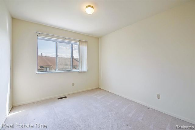 62360 Arlington Circle 2, South Lyon, MI 48178