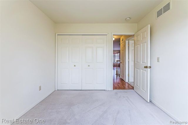 62360 Arlington Circle 2, South Lyon, MI 48178