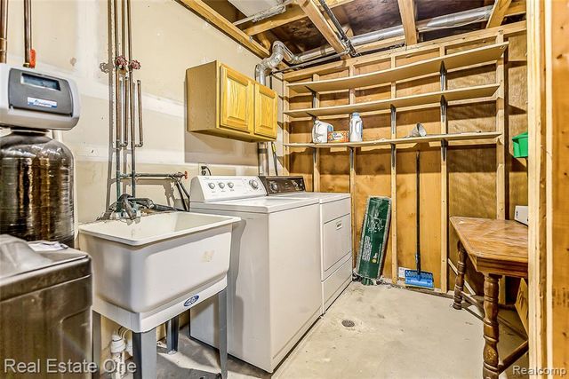 62360 Arlington Circle 2, South Lyon, MI 48178