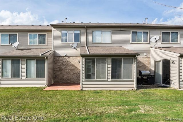 62360 Arlington Circle 2, South Lyon, MI 48178