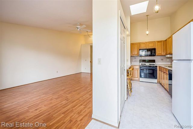 62360 Arlington Circle 2, South Lyon, MI 48178