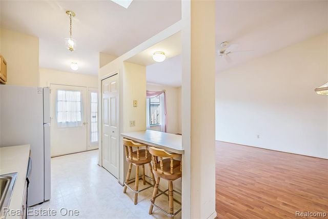 62360 Arlington Circle 2, South Lyon, MI 48178