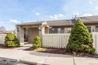 62360 Arlington Circle 2, South Lyon, MI 48178