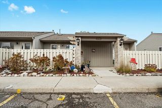 62180 Arlington Circle 5, South Lyon, MI 48178