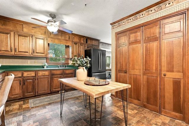 144 Shadow Lake Drive SW, Lilburn, GA 30047