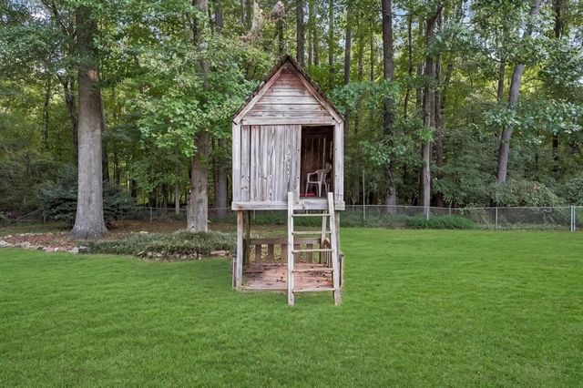 144 Shadow Lake Drive SW, Lilburn, GA 30047
