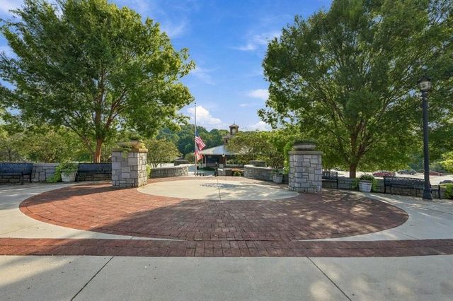 144 Shadow Lake Drive SW, Lilburn, GA 30047