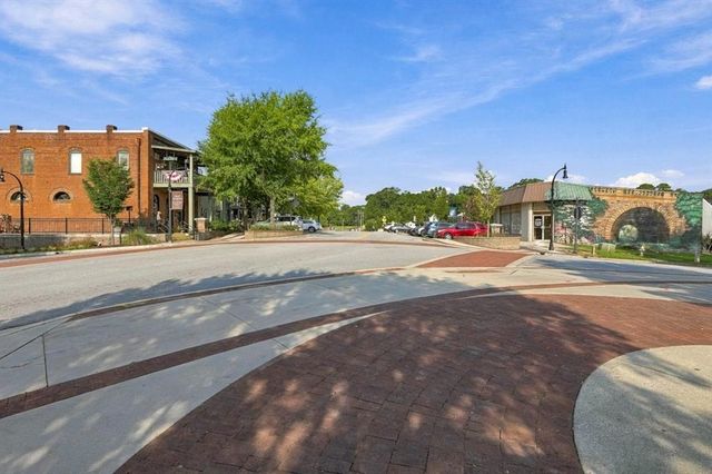 144 Shadow Lake Drive SW, Lilburn, GA 30047
