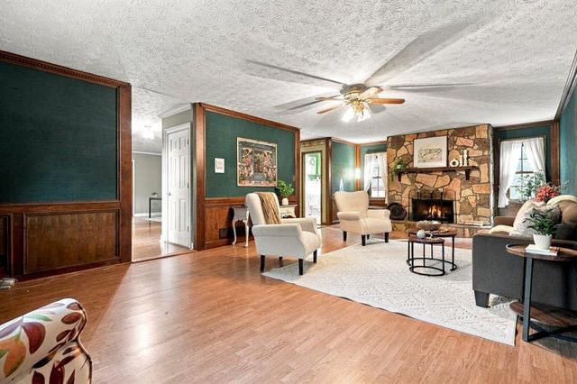 144 Shadow Lake Drive SW, Lilburn, GA 30047