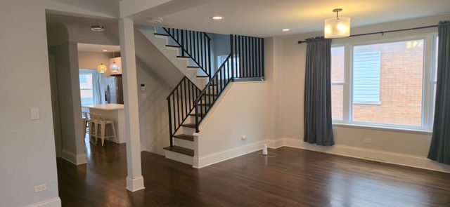 7951 S Blackstone Avenue, Chicago, IL 60619