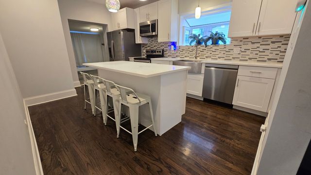 7951 S Blackstone Avenue, Chicago, IL 60619
