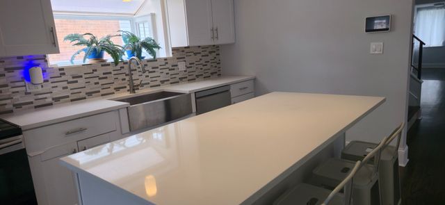 7951 S Blackstone Avenue, Chicago, IL 60619