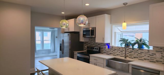 7951 S Blackstone Avenue, Chicago, IL 60619