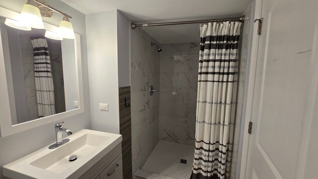 7951 S Blackstone Avenue, Chicago, IL 60619