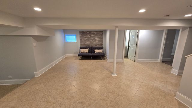 7951 S Blackstone Avenue, Chicago, IL 60619