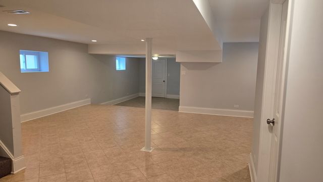7951 S Blackstone Avenue, Chicago, IL 60619