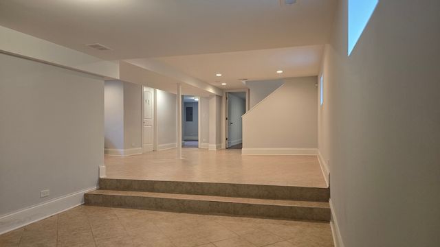 7951 S Blackstone Avenue, Chicago, IL 60619