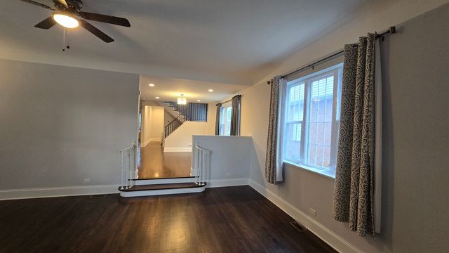 7951 S Blackstone Avenue, Chicago, IL 60619