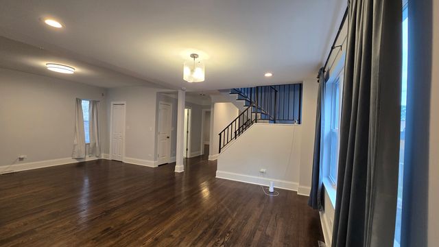 7951 S Blackstone Avenue, Chicago, IL 60619
