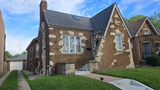 7951 S Blackstone Avenue, Chicago, IL 60619