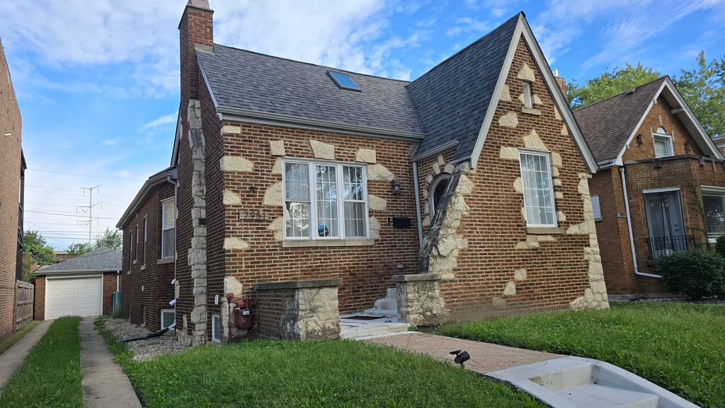 7951 S Blackstone Avenue, Chicago, IL 60619