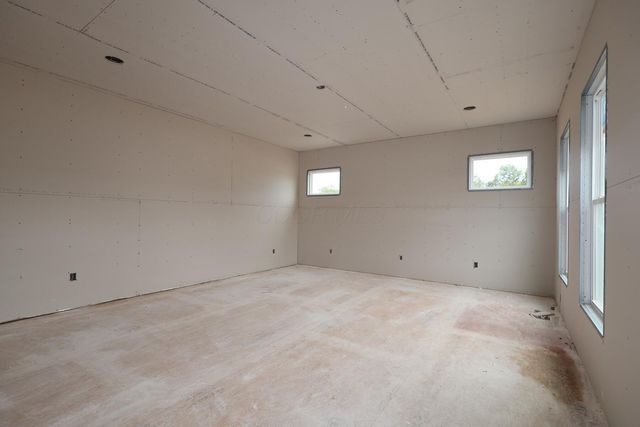 534 Creekside Loop S, Pataskala, OH 43062