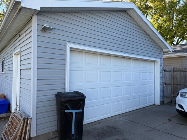 2007 AVENUE M, Council Bluffs, IA 51501