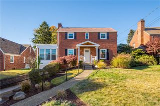 17 Pocono Dr, Green Tree, PA 15220