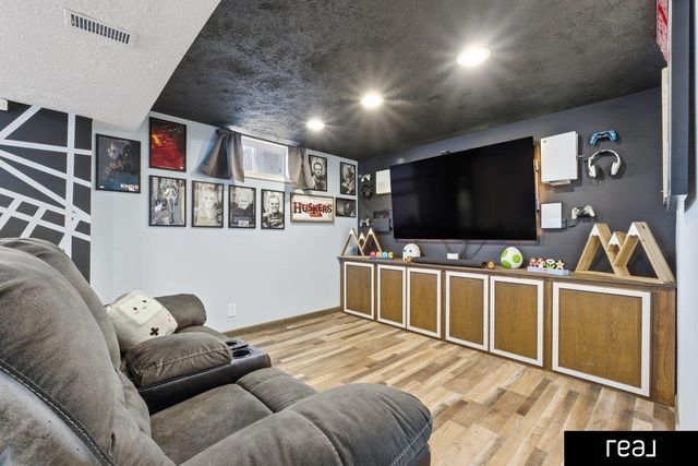 4001 N 212th Street, Elkhorn, NE 68022