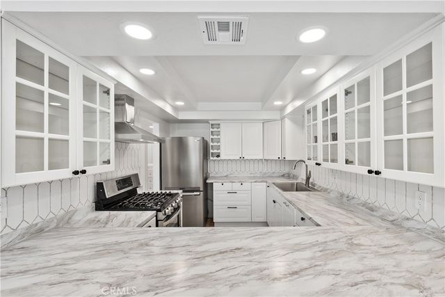 18435 Keswick st. 10, Reseda, CA 91335