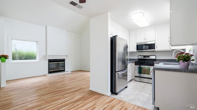 3335 Yulupa Ave, Santa Rosa, CA 95405