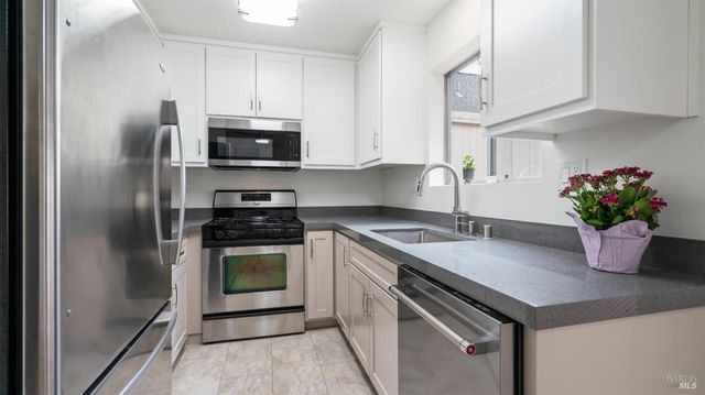 3335 Yulupa Ave, Santa Rosa, CA 95405