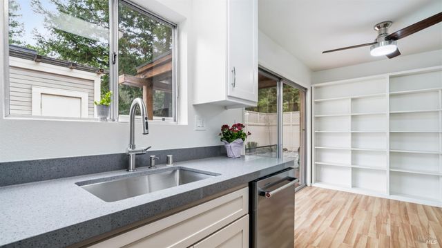 3335 Yulupa Ave, Santa Rosa, CA 95405