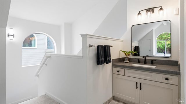 3335 Yulupa Ave, Santa Rosa, CA 95405