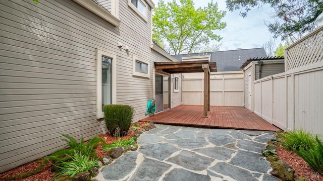 3335 Yulupa Ave, Santa Rosa, CA 95405