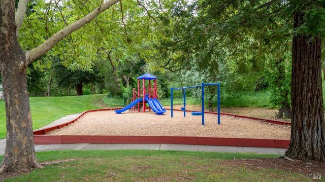 3335 Yulupa Ave, Santa Rosa, CA 95405