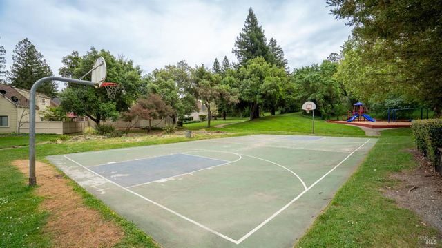 3335 Yulupa Ave, Santa Rosa, CA 95405