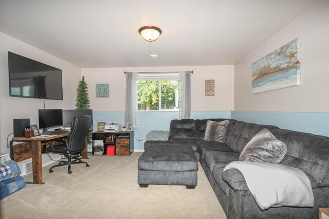 5013 44th Street S, Fargo, ND 58104