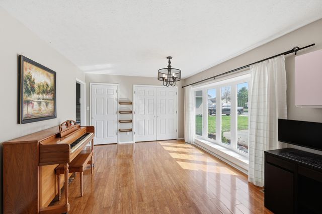 374 N Sarwil Drive, Canal Winchester, OH 43110