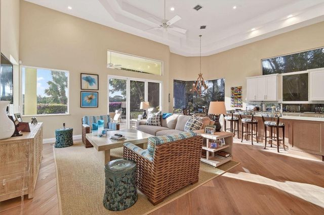 51 Somerset Lane, Palm Beach Gardens, FL 33418