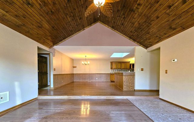 4112 Scarborough DRIVE, Richfield, WI 53076