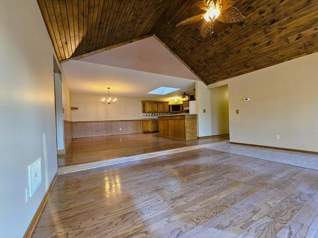 4112 Scarborough DRIVE, Richfield, WI 53076