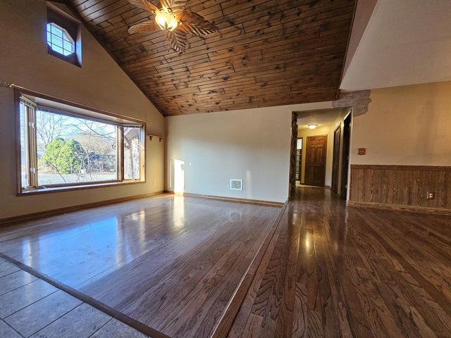 4112 Scarborough DRIVE, Richfield, WI 53076