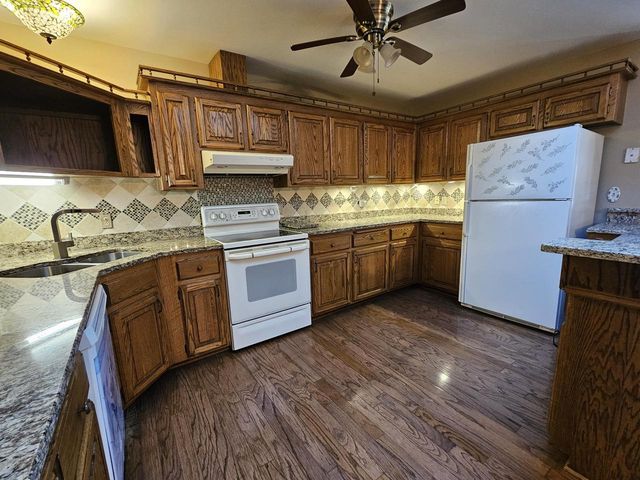 4112 Scarborough DRIVE, Richfield, WI 53076