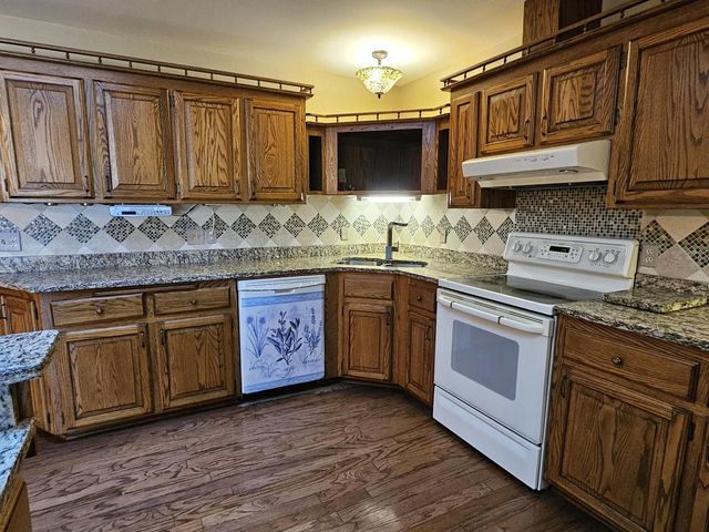 4112 Scarborough DRIVE, Richfield, WI 53076