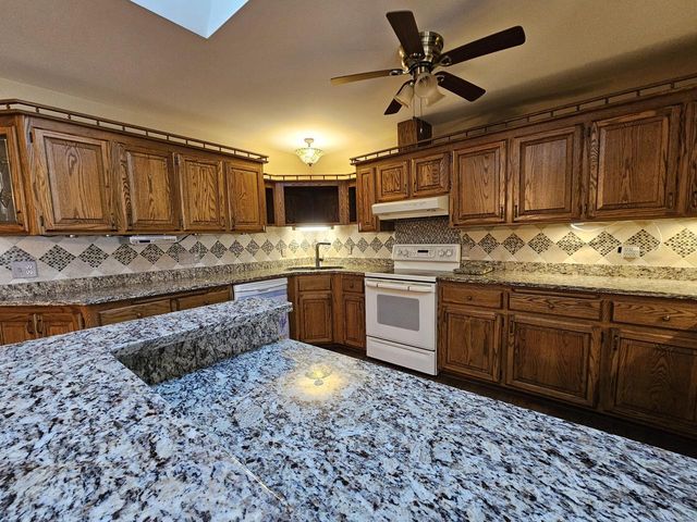 4112 Scarborough DRIVE, Richfield, WI 53076