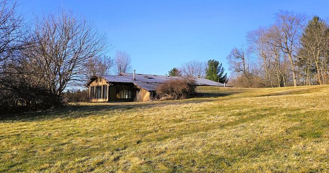 4112 Scarborough DRIVE, Richfield, WI 53076